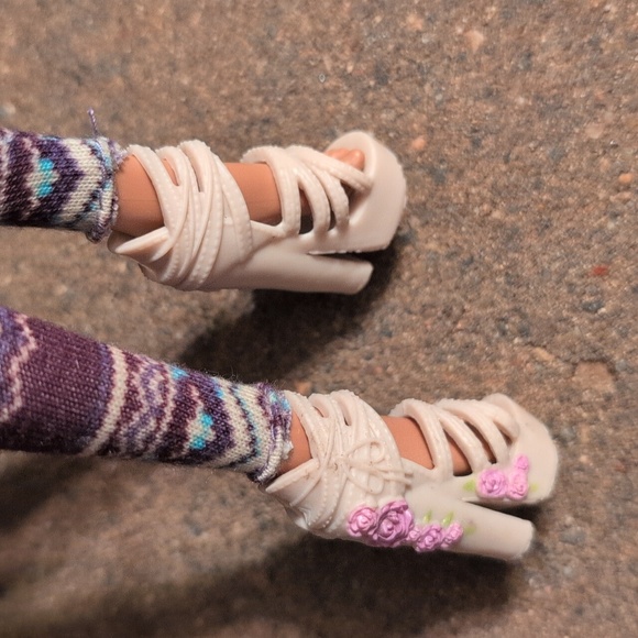 2008 Monster High Clawdeen Wolf - Picture 4 of 5